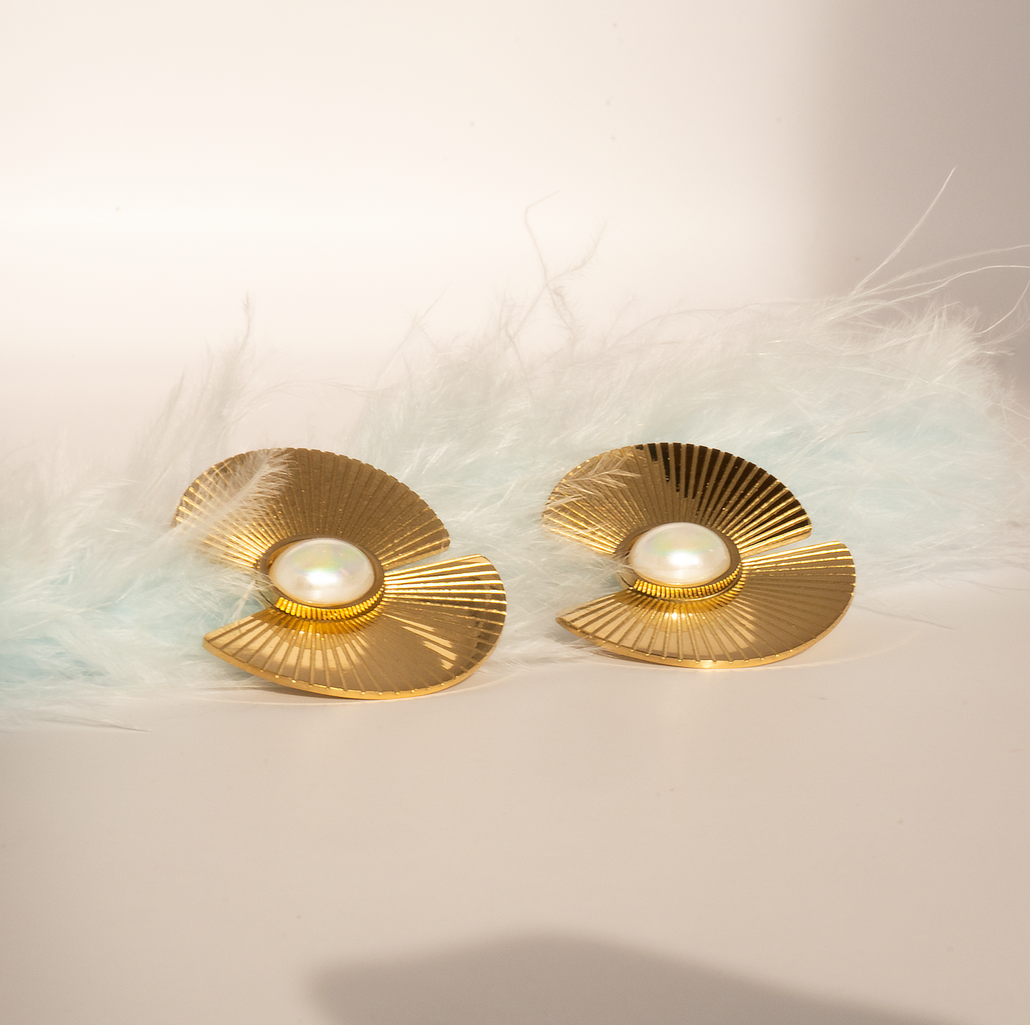 Ohrringe mit schimmernden Perlen