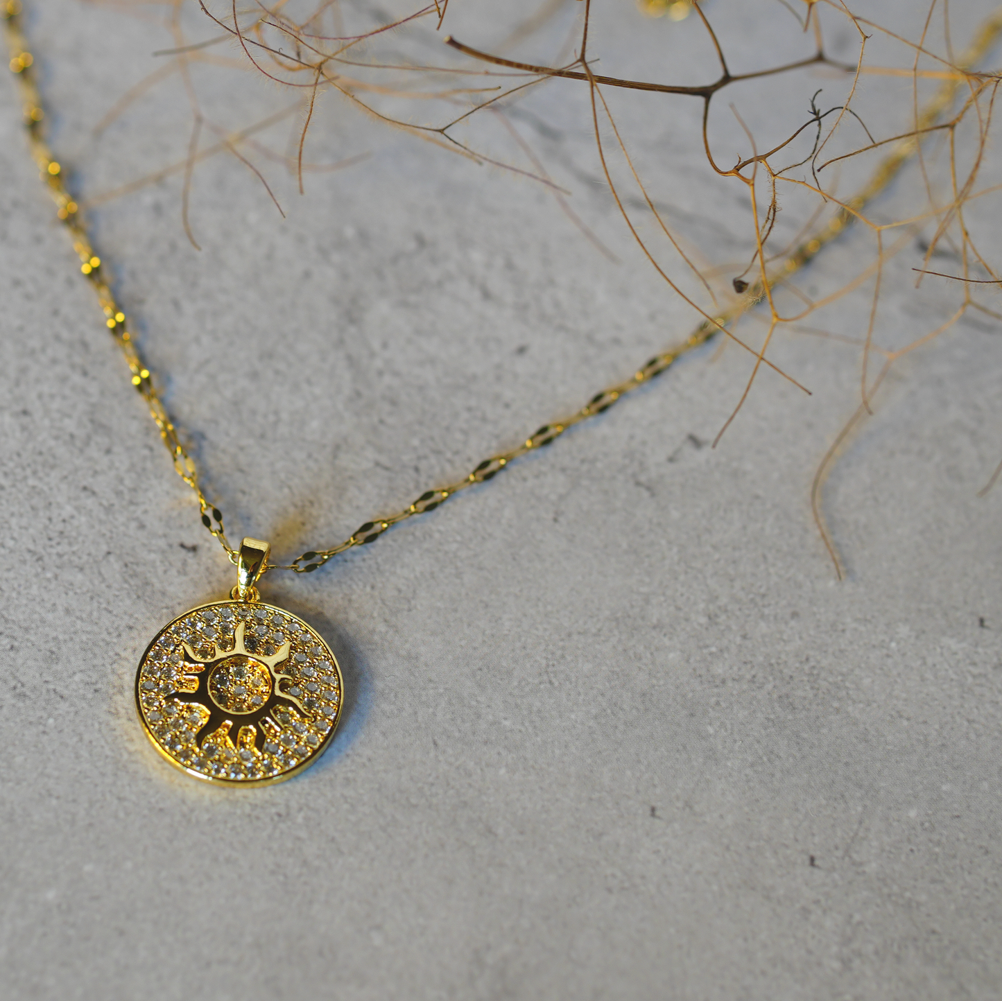 Halskette mit Sonnen - Medaillon
