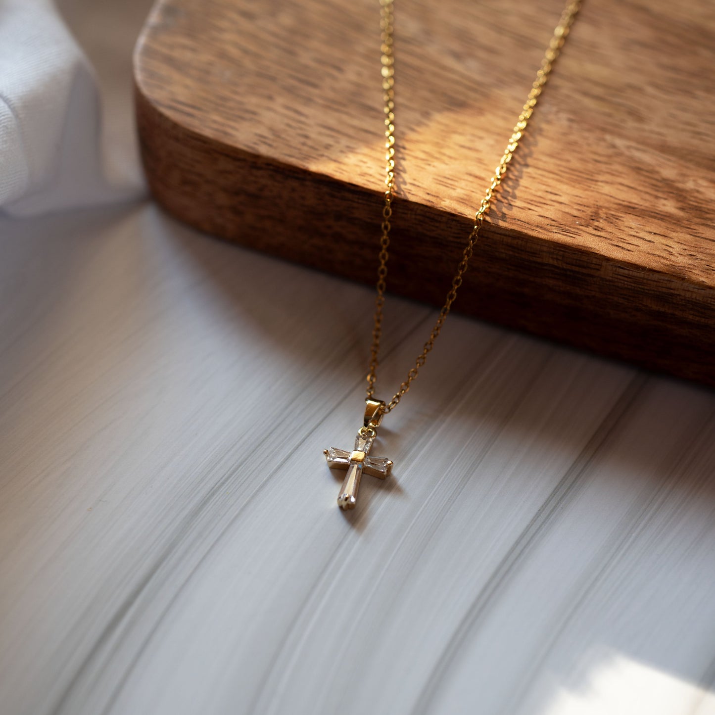 Halskette mit Kreuz-Anhänger