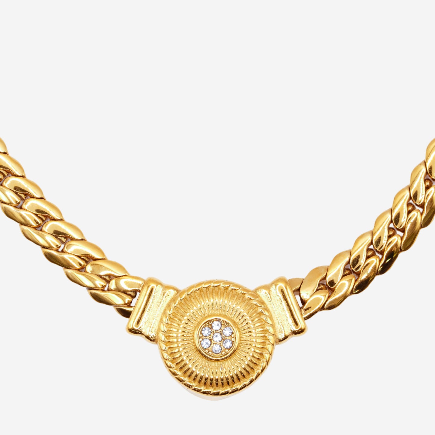 Stilvolle Halskette mit funkelnden Steinen