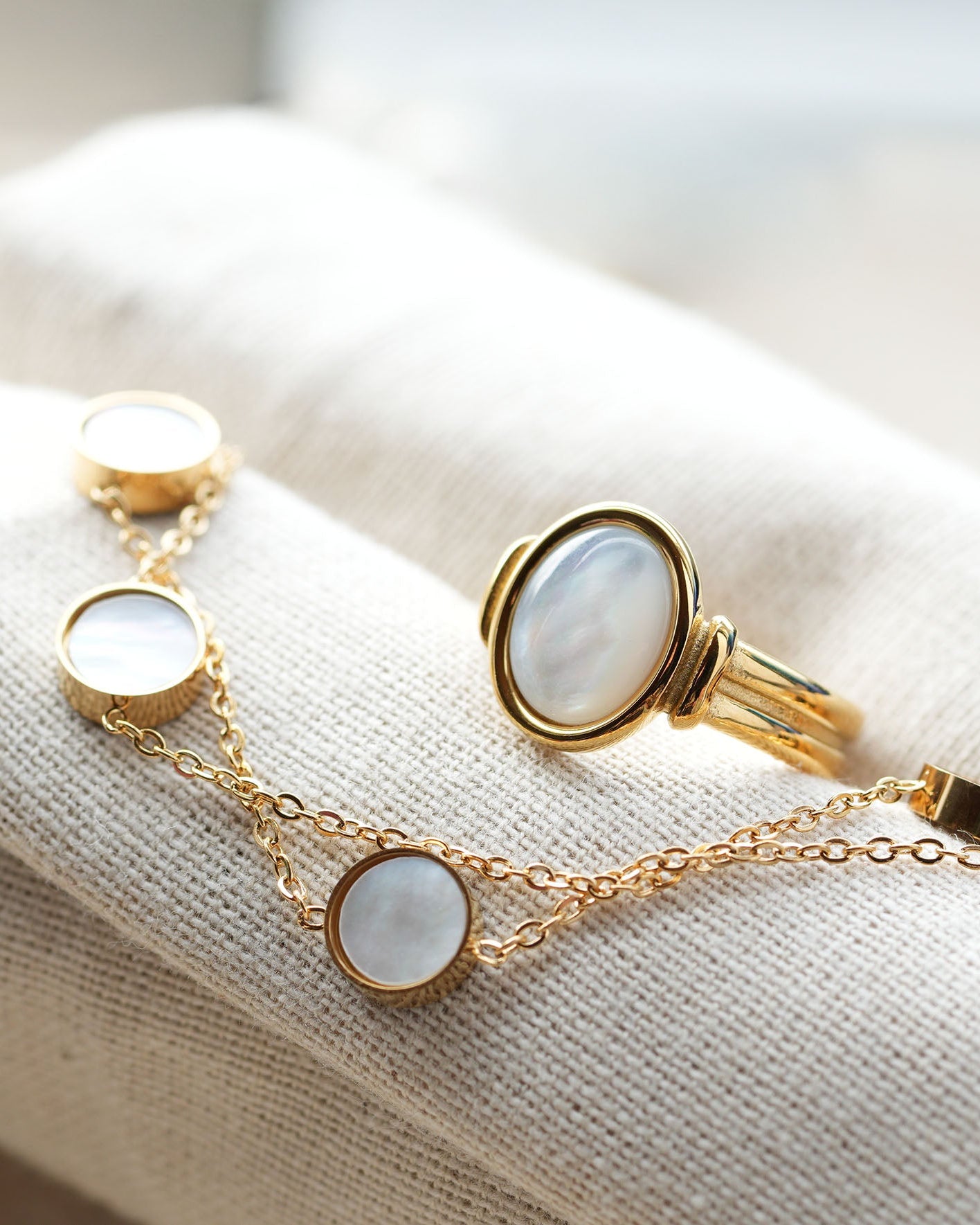 Bianco & Oro - Sanfte Eleganz in Gold und Weiß - Armband & Ring