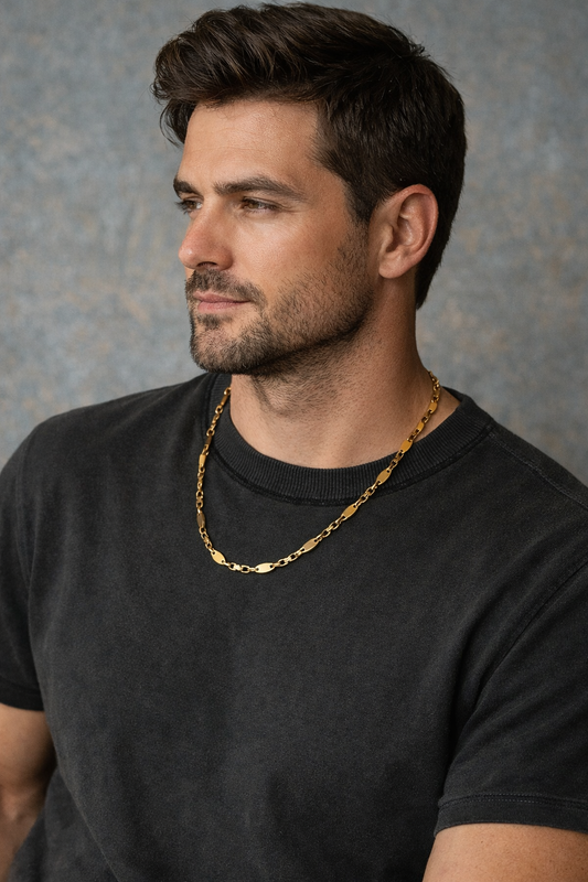 Moderne Plattenkette in Gold