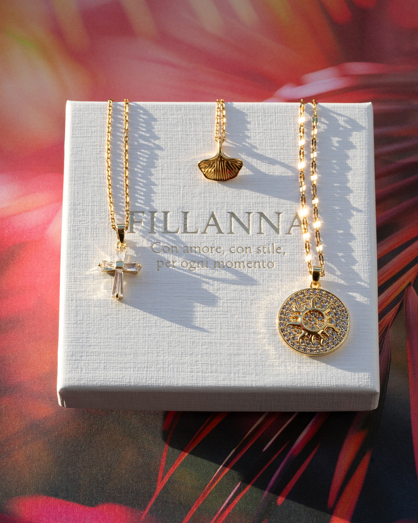 Намисто з медальйоном сонця