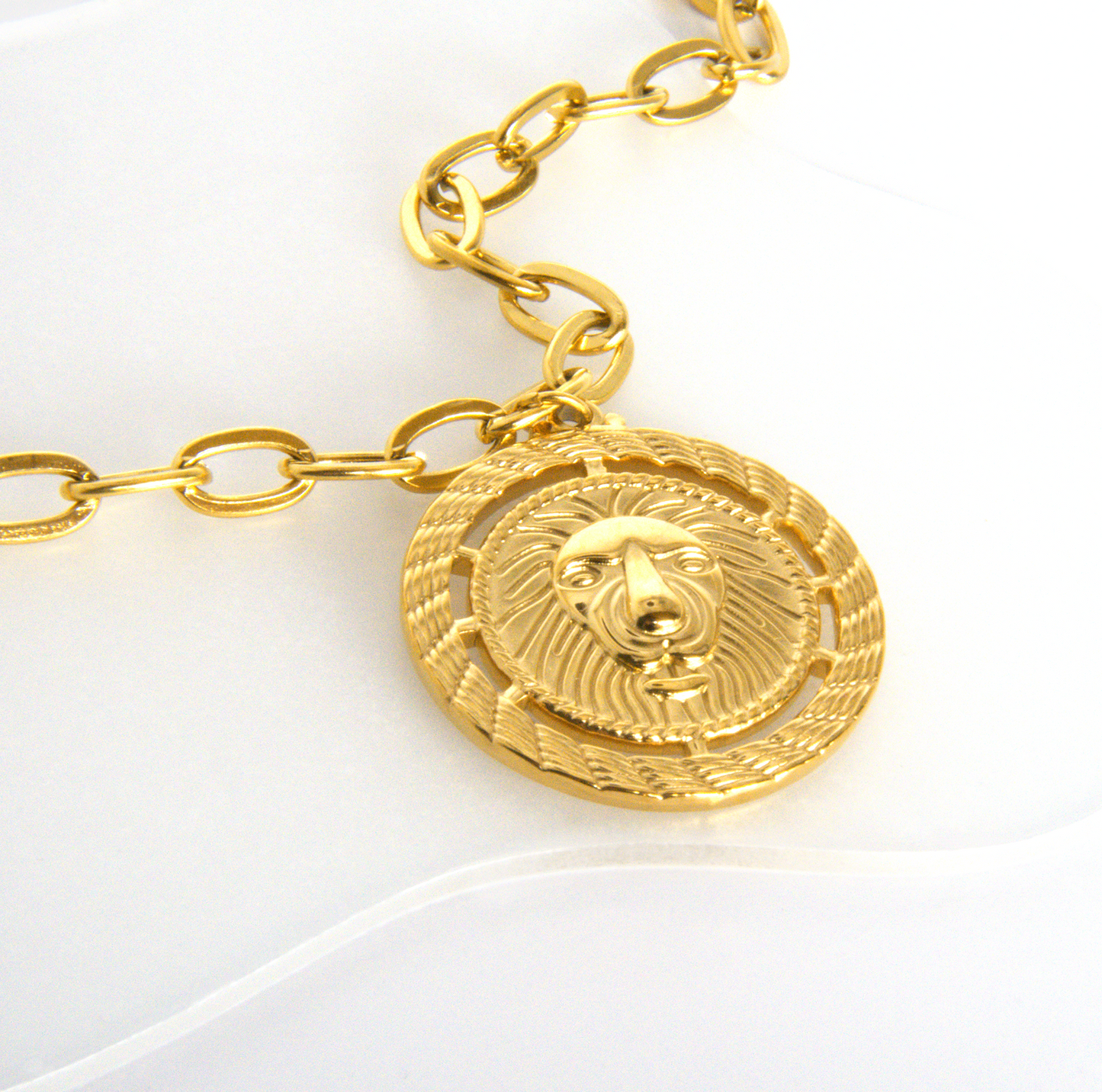 Halskette mit antikem Löwen-Medaillon