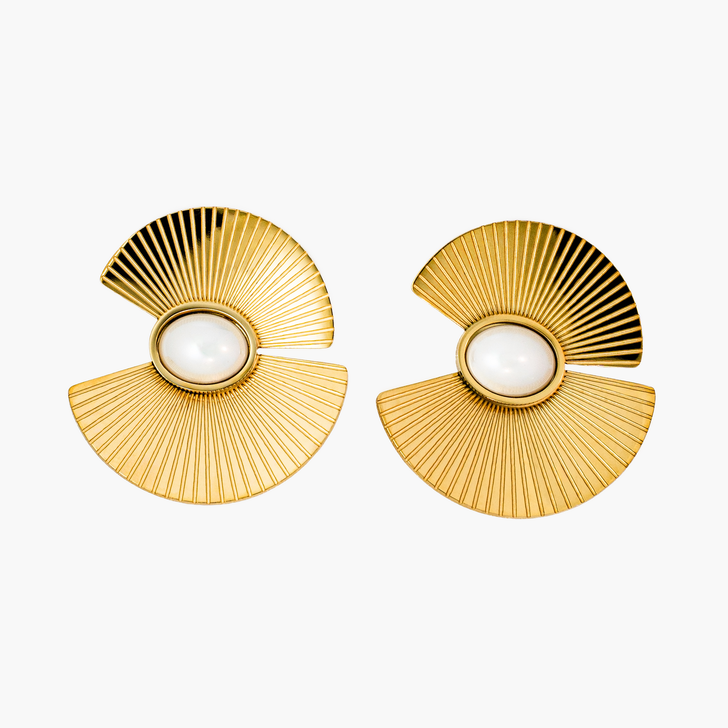 Ohrringe mit schimmernden Perlen