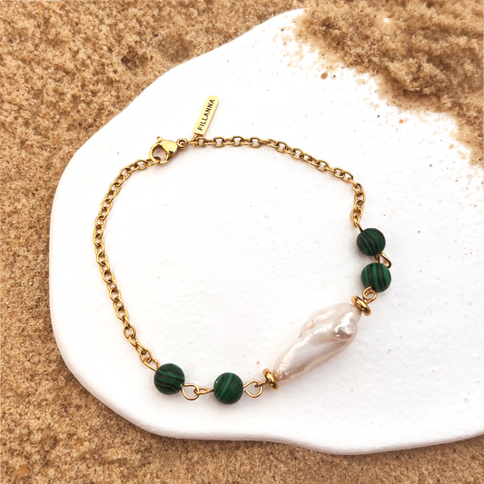 Zartes Armband mit echter Perle & und grünen Schmuckperlen