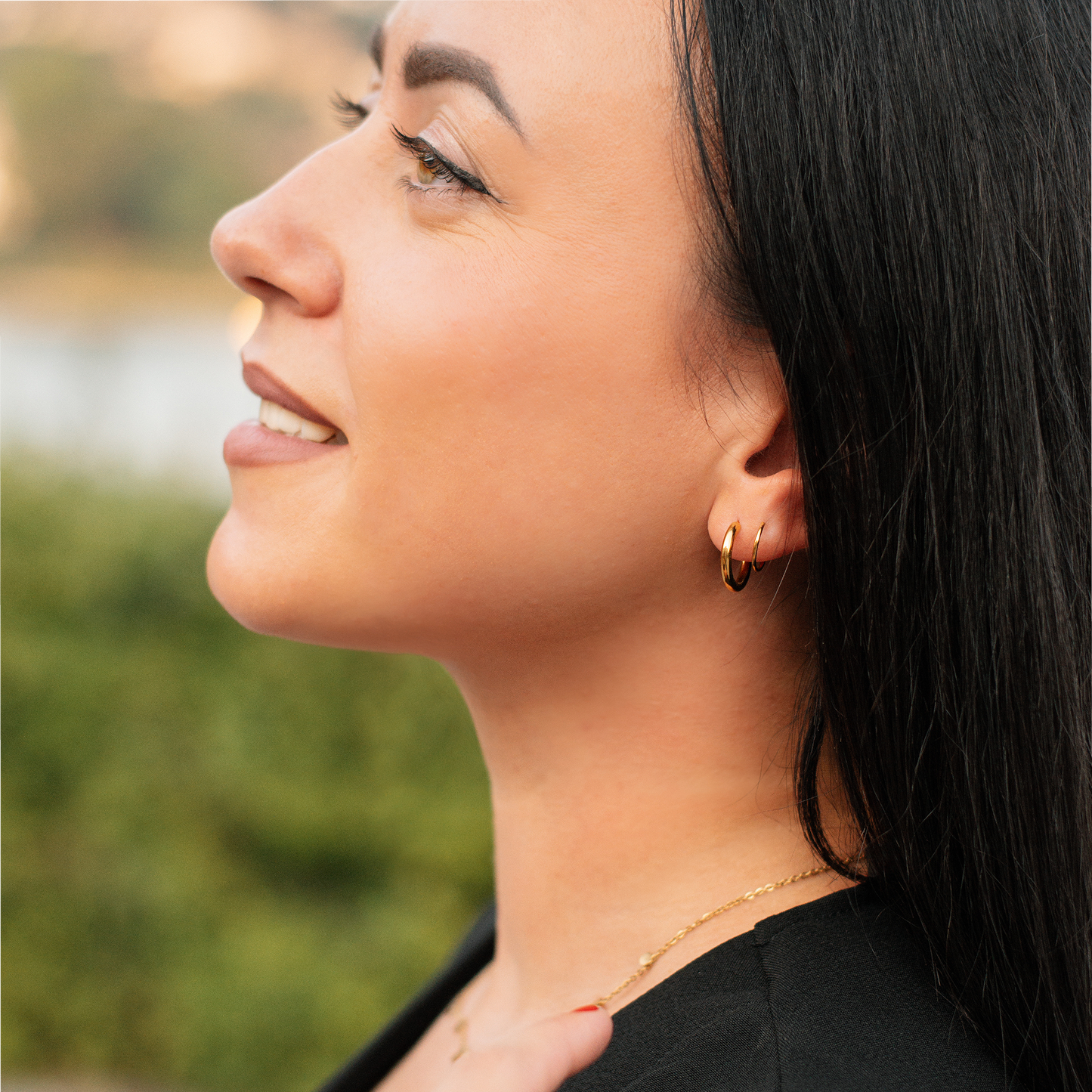 Verknotete, zarte zweireihige Creolen