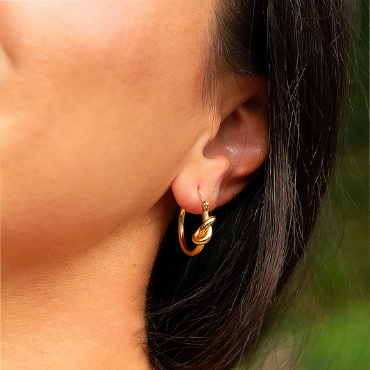 Schlichte vergoldete Knot-Creolen