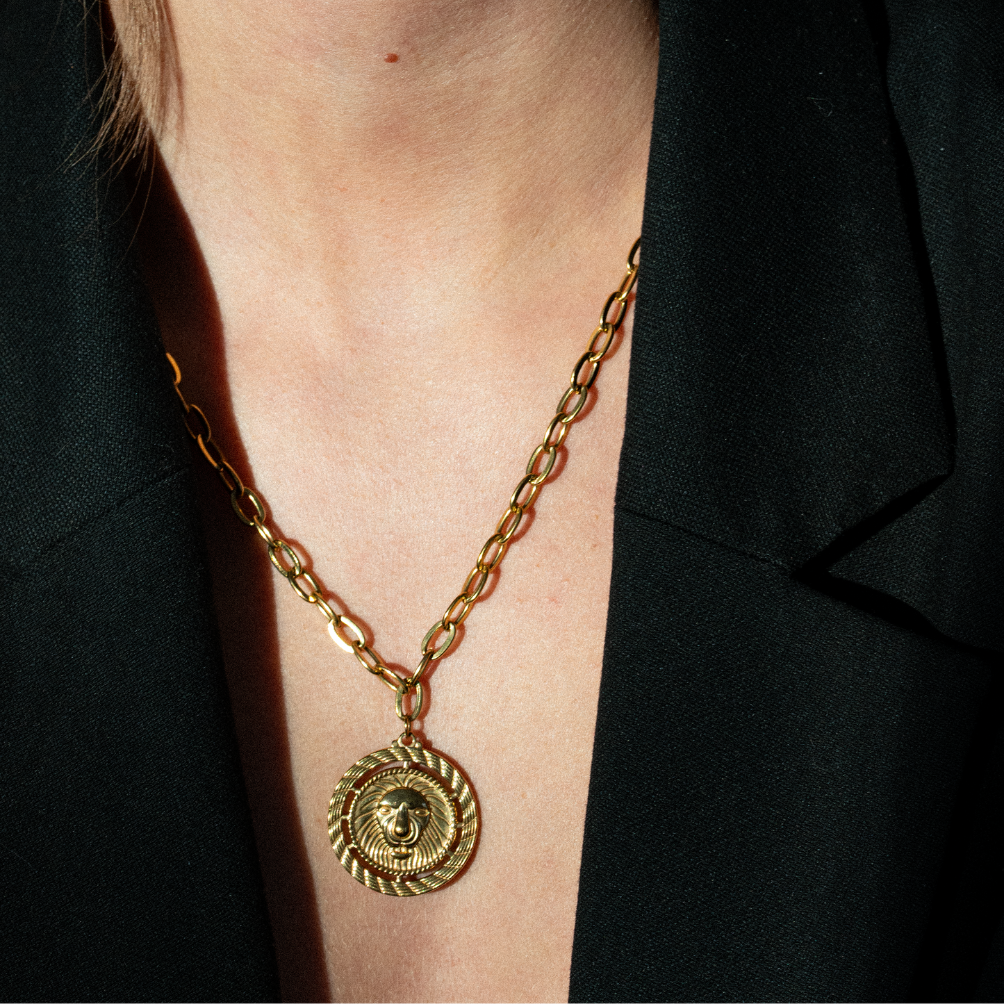 Halskette mit antikem Löwen-Medaillon