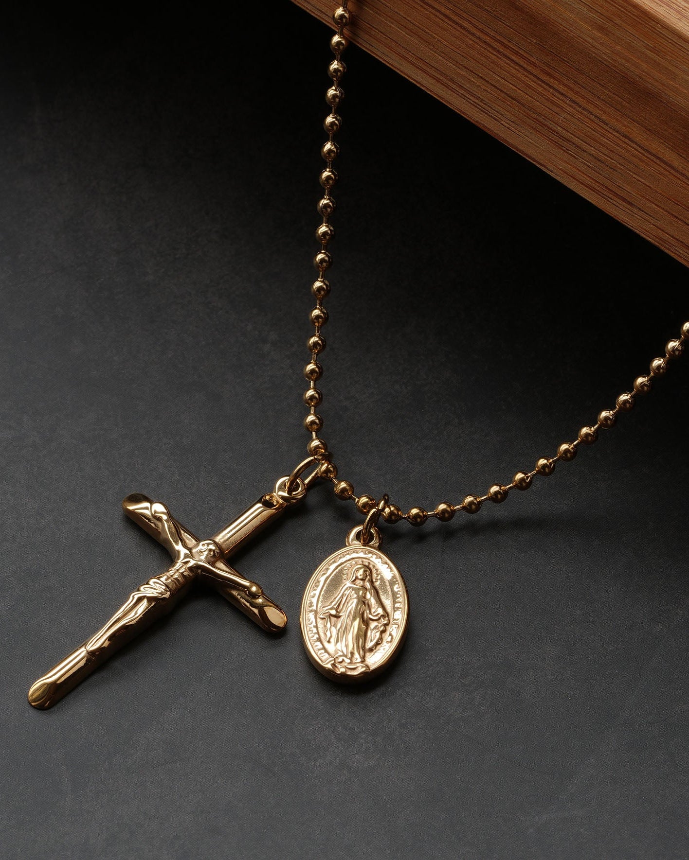 Herren-Halskette mit Kreuz & Medaille