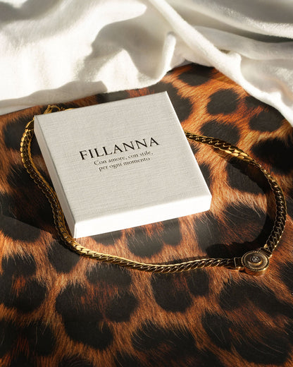 Стильне кольє з блискучими каменями