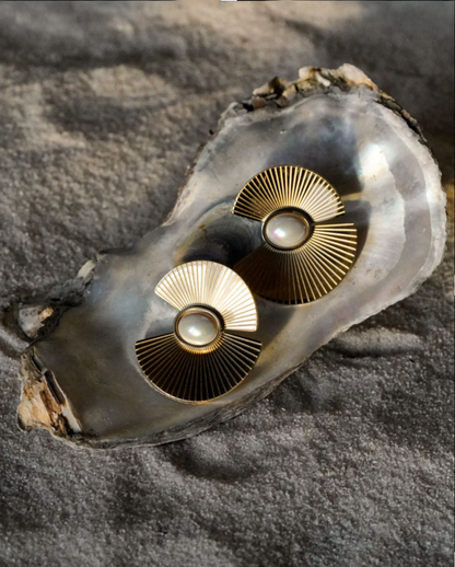 Сережки з мерехтливими перлинами