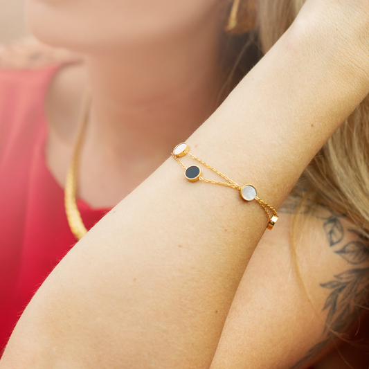 Armband mit schwarz-weißen Perlmutt-Plättchen