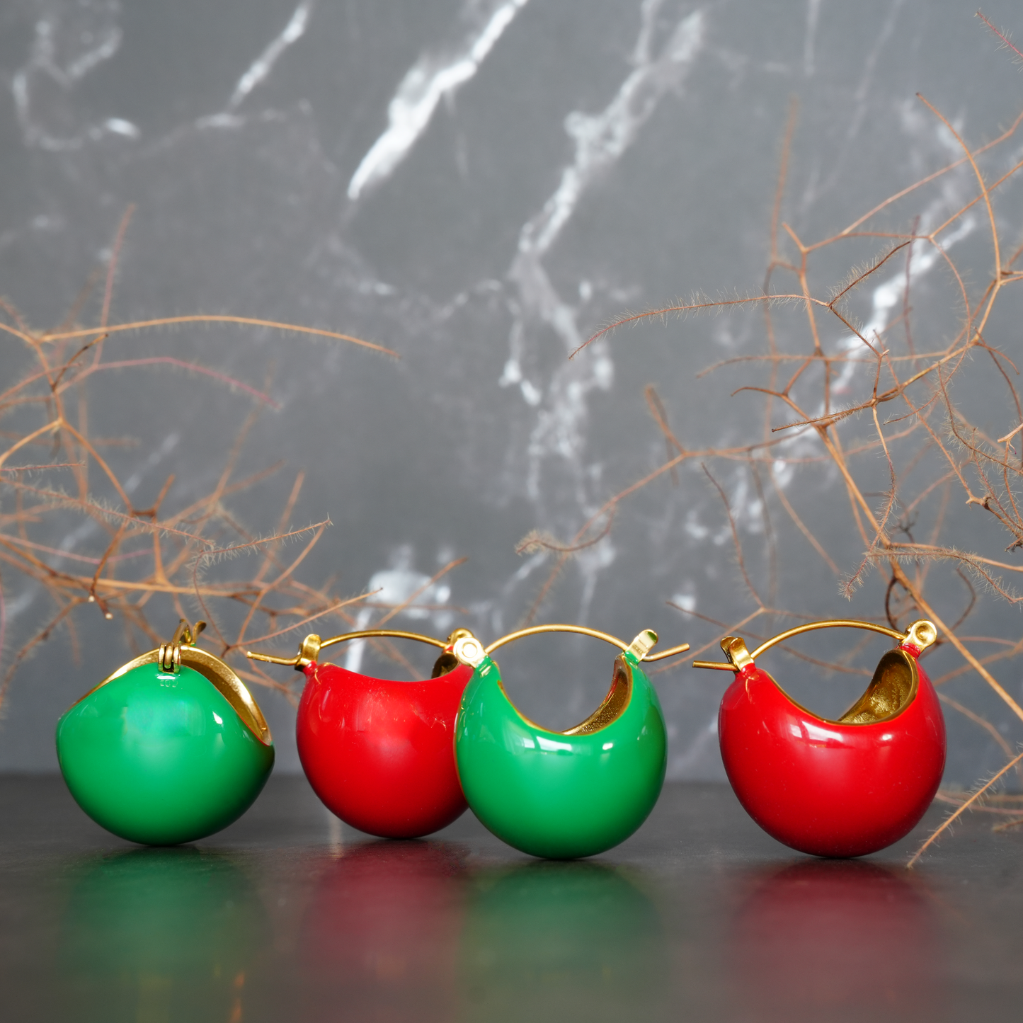 Moderne Ohrringe in Rot & Grün