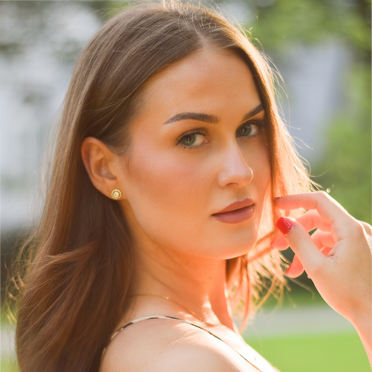 Runde Ohrstecker mit Pave-Rand