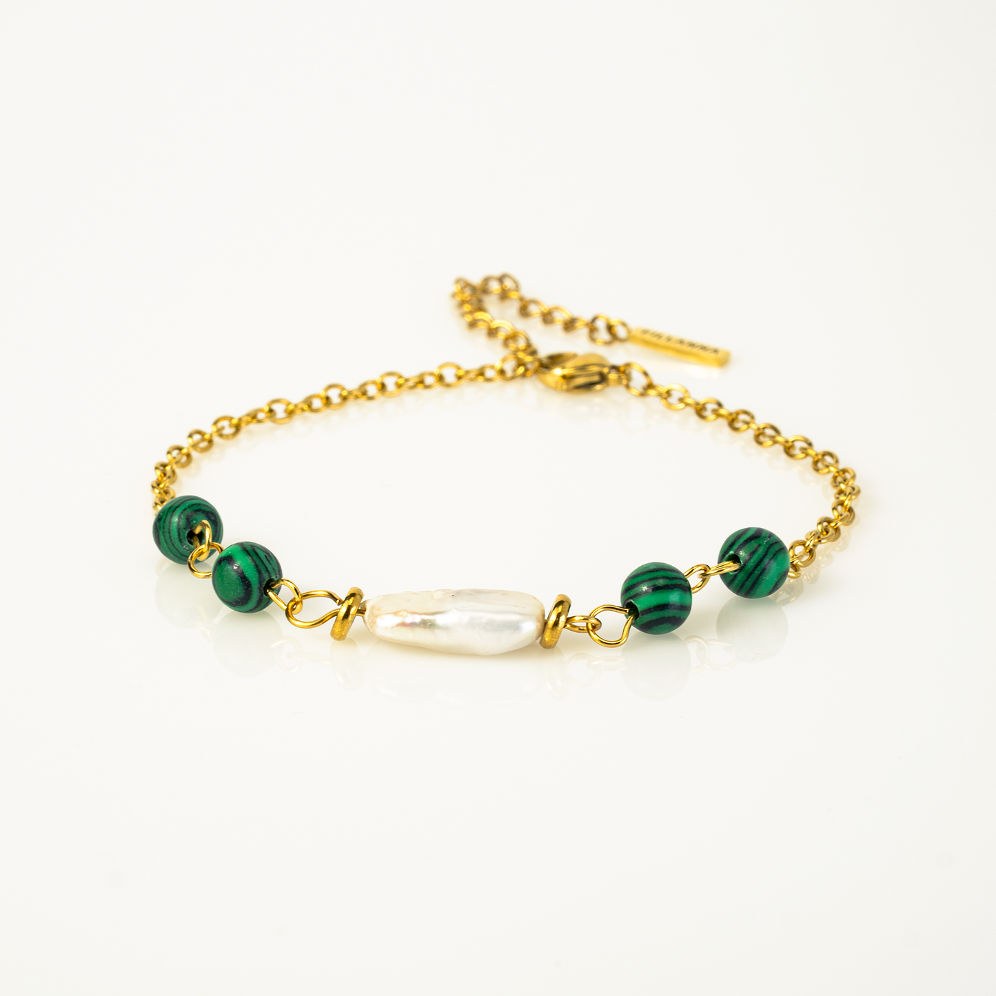 Zartes Armband mit echter Perle & und grünen Schmuckperlen