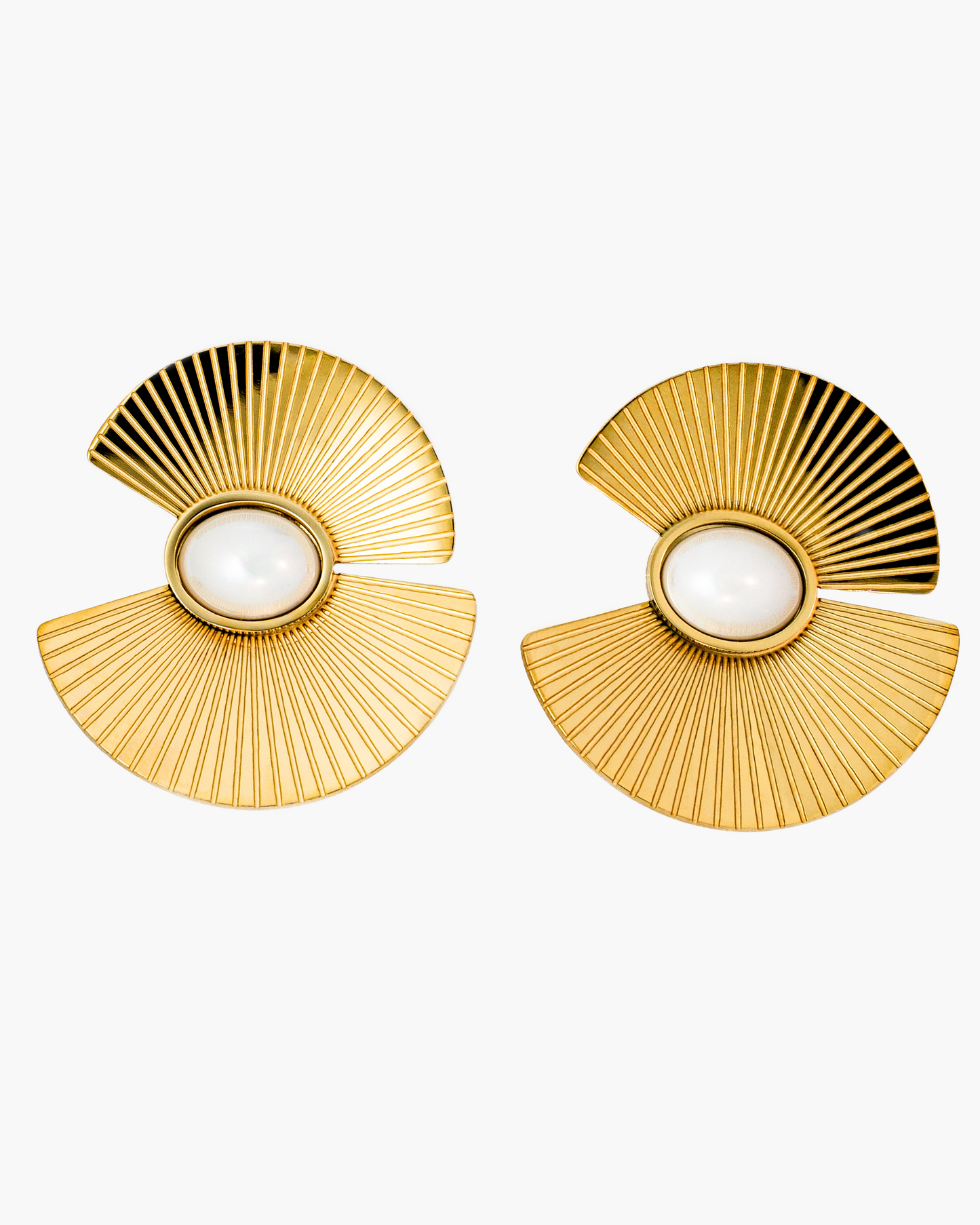 Сережки з мерехтливими перлинами